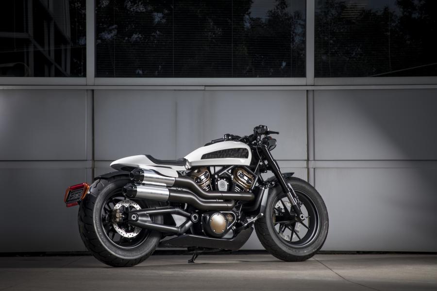 MV Agusta begin production of the Superveloce 800